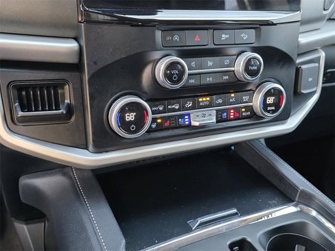 Used 2024 Ford Expedition XLT image 24