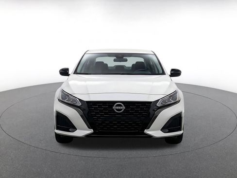 Used 2025 Nissan Altima 2.5 SV FWD image 2