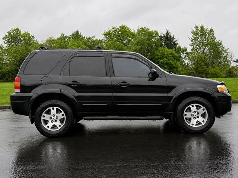 Used 2005 Ford Escape Limited AWD/4WD image 3