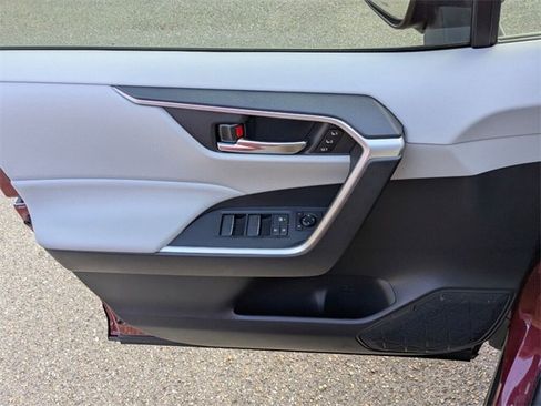 Used 2021 Toyota RAV4 XLE Premium image 34