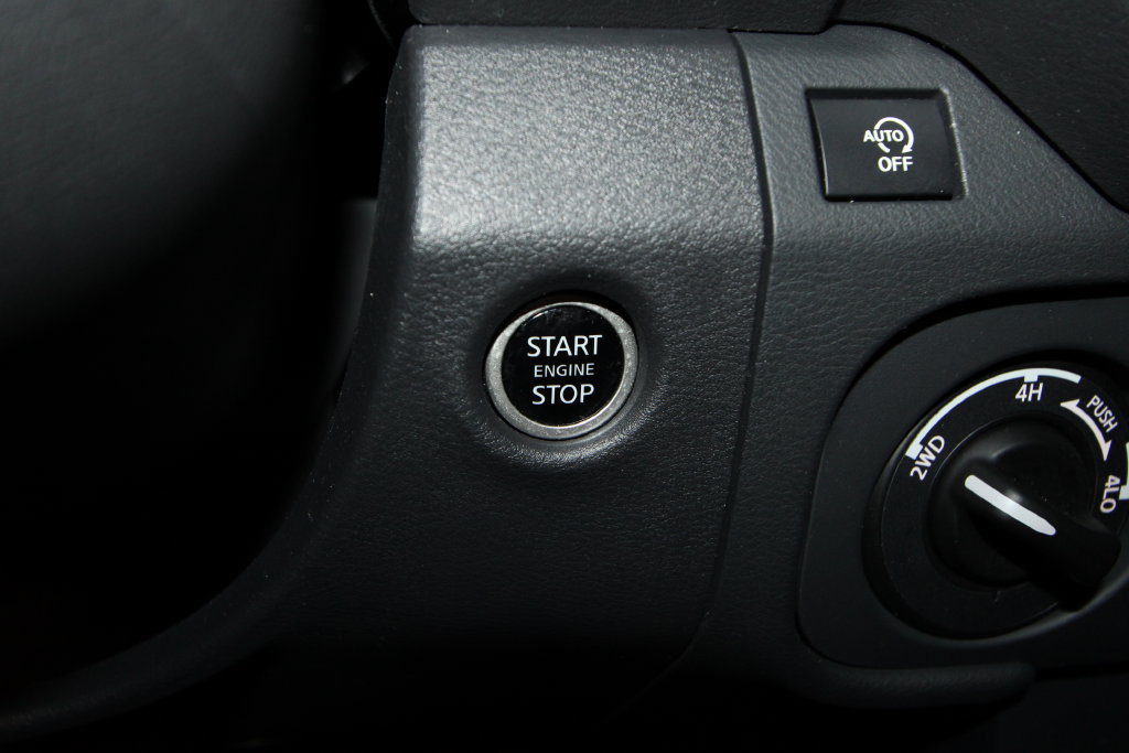 Used 2025 Nissan Frontier PRO-4X AWD/4WD image 12