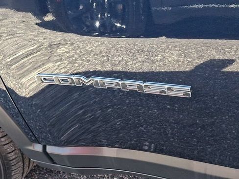 Certified 2018 Jeep Compass Latitude w/ Cold Weather Group AWD/4WD image 9
