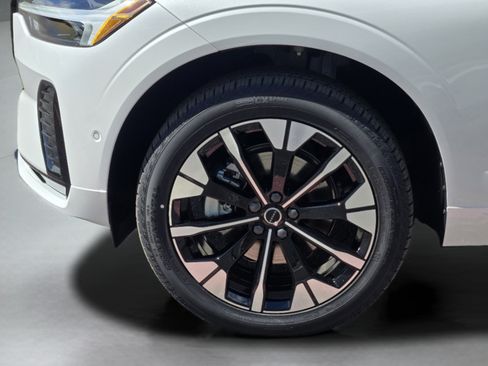 Used 2026 Volvo XC60 B5 Plus w/ Protection Package Premier AWD/4WD image 28