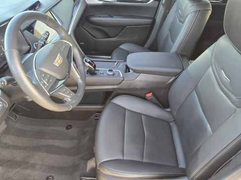 Used 2023 Cadillac XT5 Premium Luxury w/ Technology Package FWD image 9