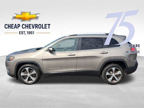 Used 2019 Jeep Cherokee Limited w/ Luxury Group FWD image 2