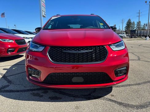 Used 2025 Chrysler Pacifica Limited w/ Trailer Tow Group image 9