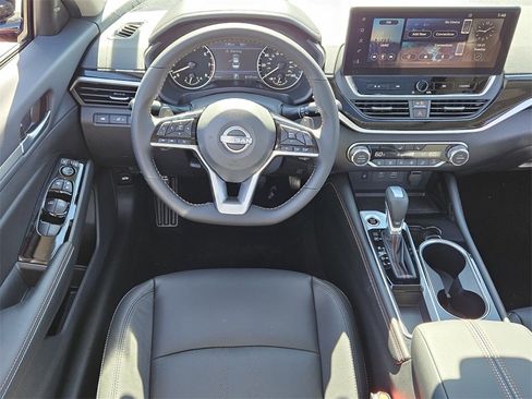 New 2025 Nissan Altima 2.5 SR image 5