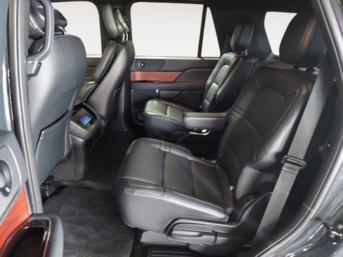 Used 2024 Lincoln Navigator Premiere AWD/4WD image 24