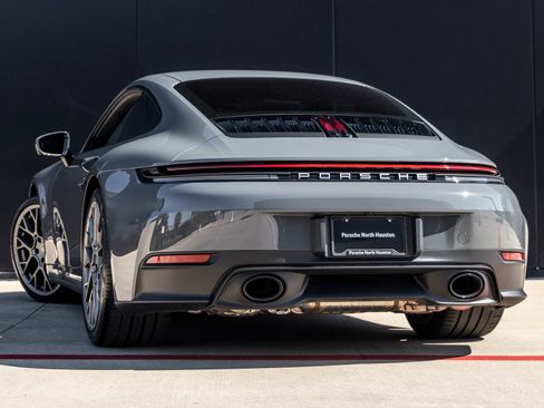 Certified 2025 Porsche 911 Carrera RWD image 3