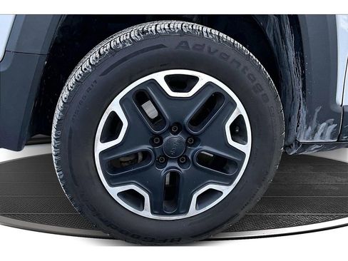 Used 2015 Jeep Renegade Trailhawk image 10