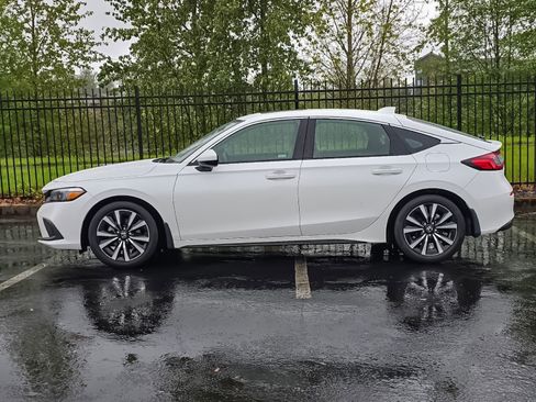 Used 2024 Honda Civic EX-L image 6