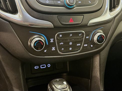 Used 2019 Chevrolet Equinox LT w/ Driver Convenience Package AWD/4WD image 23