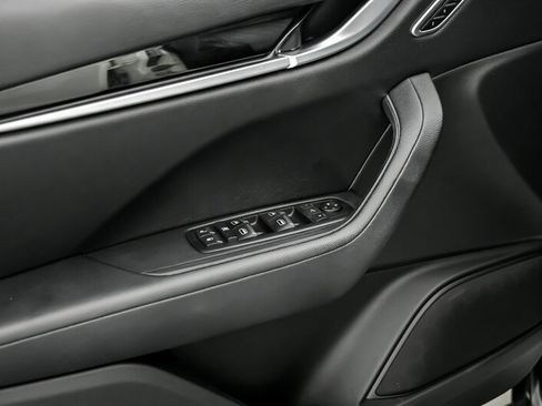 Used 2018 Maserati Levante image 16