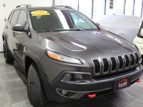 Used 2016 Jeep Cherokee Trailhawk w/ Comfort/Convenience Group image 3