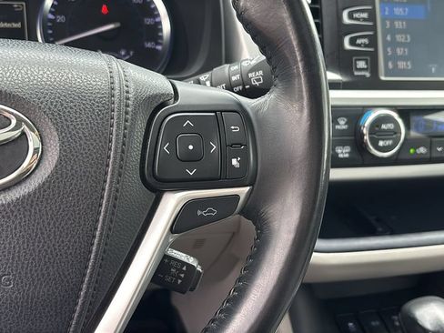 Used 2014 Toyota Highlander Limited w/ Driver Technology Package AWD/4WD image 18