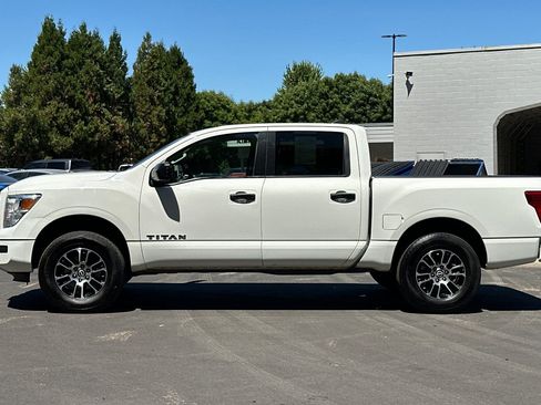 Used 2023 Nissan Titan SV AWD/4WD image 7