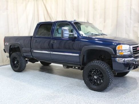 Used 2005 GMC Sierra 2500 SLT w/ Heavy-Duty Power Package image 2