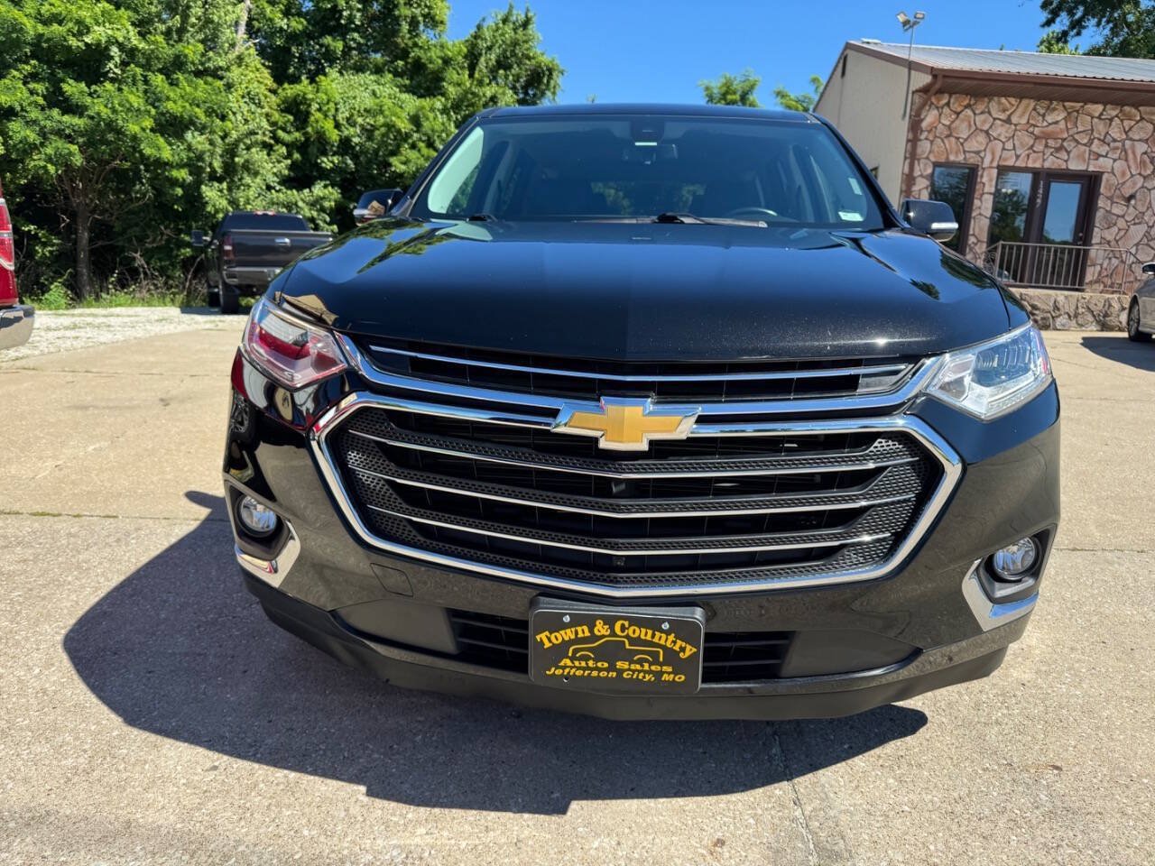 Used 2019 Chevrolet Traverse Premier w/ Driver Confidence II Package FWD image 2