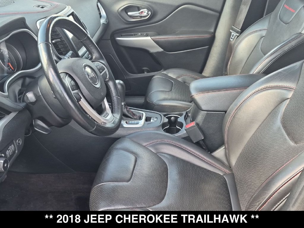 Used 2018 Jeep Cherokee Trailhawk AWD/4WD image 19