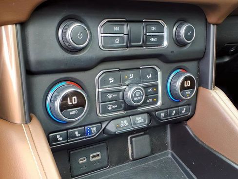Used 2021 Chevrolet Tahoe High Country w/ Premium Package AWD/4WD image 23