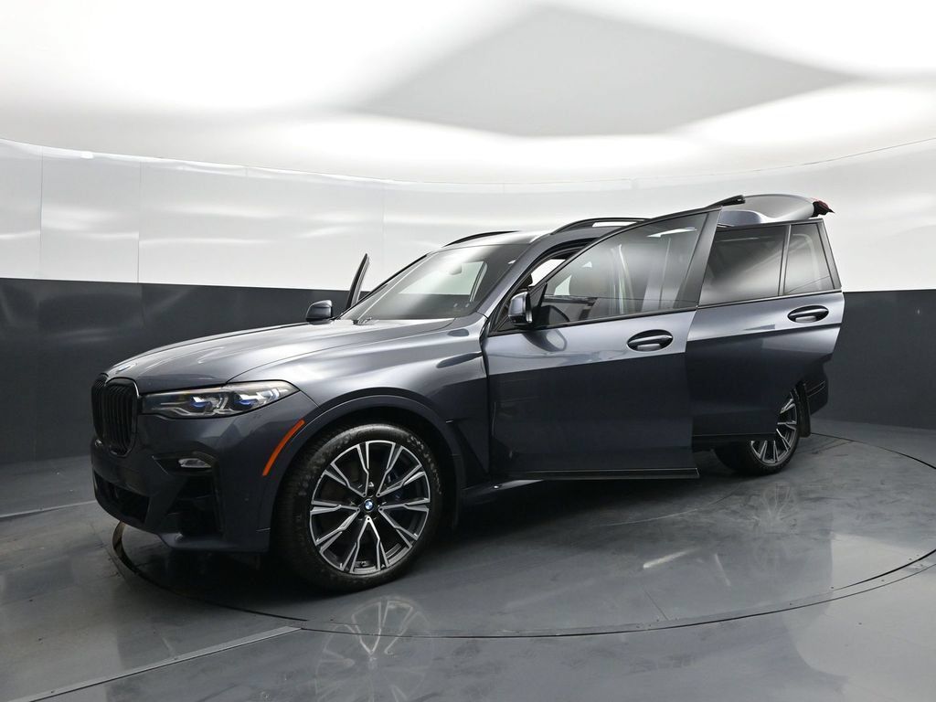 Used 2020 BMW X7 M50i w/ Dynamic Handling Package AWD/4WD image 30