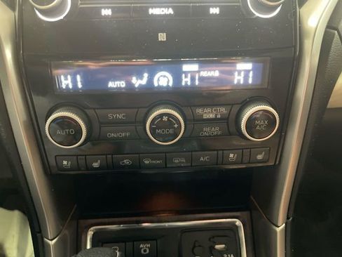 Used 2019 Subaru Ascent Touring w/ Popular Package #3 AWD/4WD image 19
