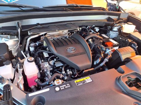 Used 2025 Toyota Grand Highlander AWD image 25