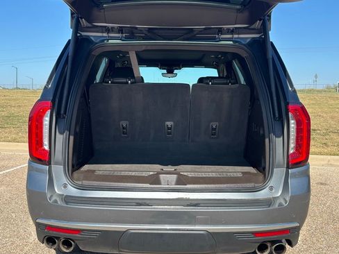 Used 2021 GMC Yukon Denali w/ Denali Premium Package image 8