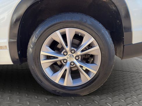 Used 2015 Toyota Highlander Plus FWD image 24