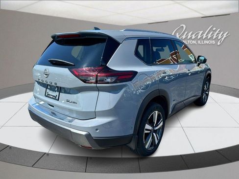 Used 2025 Nissan Rogue SL AWD/4WD image 4