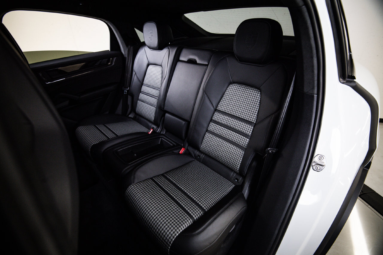 Certified 2026 Porsche Cayenne GTS AWD/4WD image 24