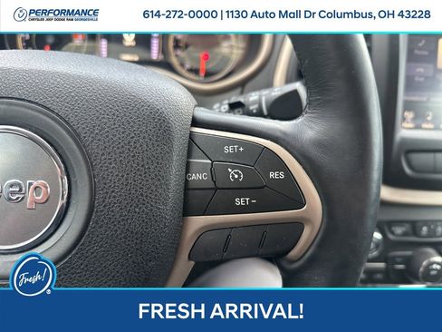 Used 2017 Jeep Cherokee Latitude w/ Safety/Convenience Group image 18