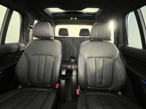 Used 2021 BMW X7 xDrive40i w/ M Sport Package AWD/4WD image 17