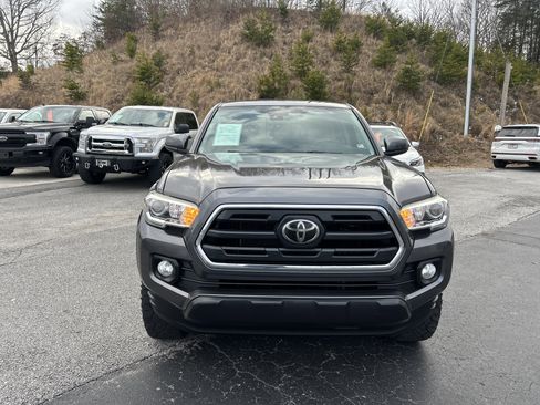 Used 2018 Toyota Tacoma SR5 image 11
