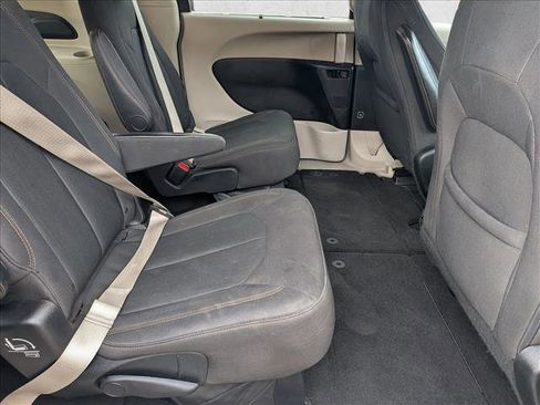 Used 2018 Chrysler Pacifica Touring Plus image 18