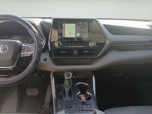 Used 2021 Toyota Highlander Limited image 12