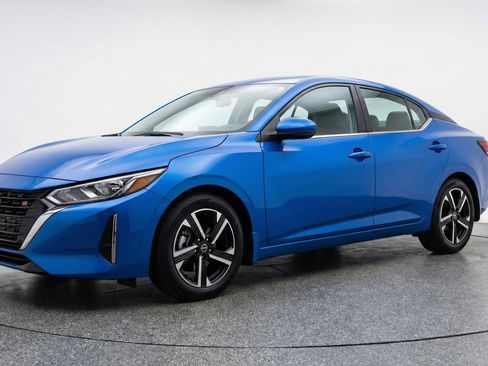 Used 2025 Nissan Sentra SV image 3