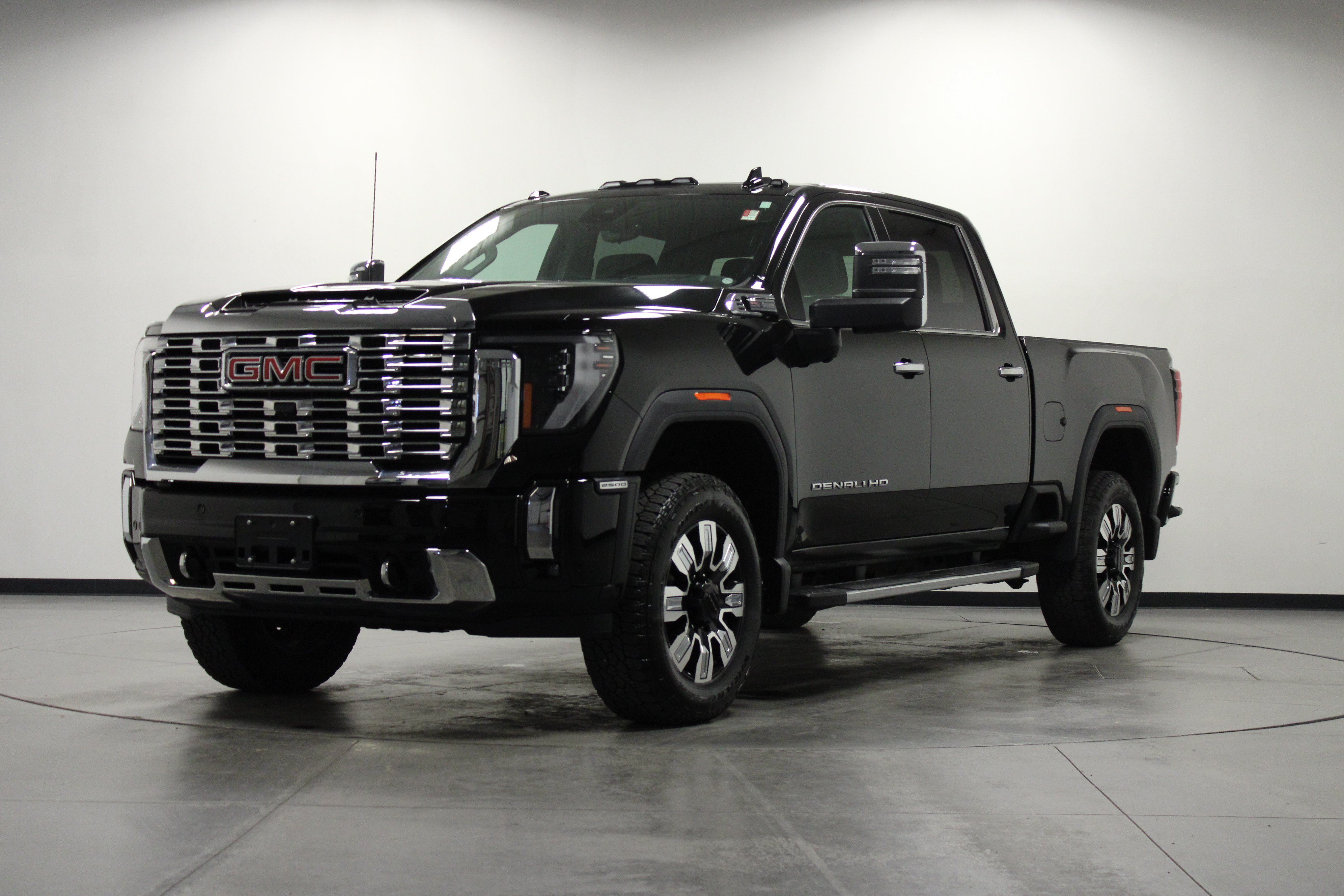 Used 2025 GMC Sierra 2500 Denali w/ Technology Package AWD/4WD image 8