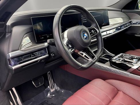 Used 2024 BMW i7 xDrive60 AWD/4WD image 16