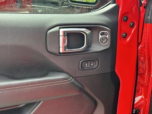 Used 2025 Jeep Wrangler Unlimited Sahara w/ Safety Group AWD/4WD image 14