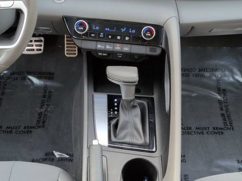 Certified 2025 Hyundai Elantra Sport FWD image 18