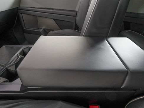 Used 2025 Tesla Cybertruck AWD Crew Cab image 30