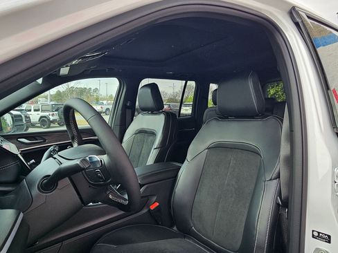 New 2026 Jeep Grand Cherokee Altitude AWD/4WD image 20
