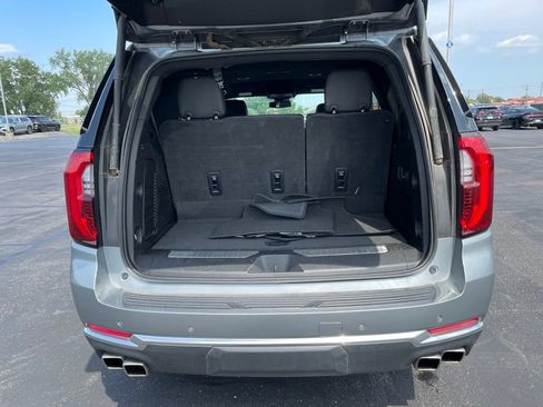 Used 2025 GMC Yukon Denali RWD image 5