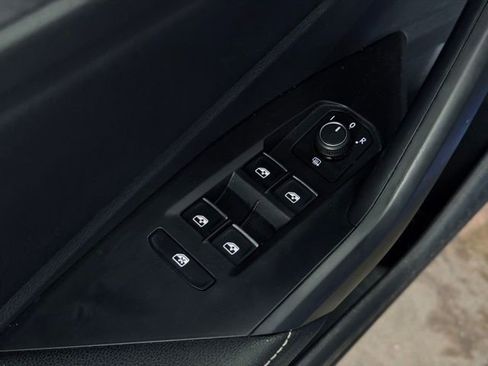 Used 2024 Volkswagen Jetta SE FWD image 11