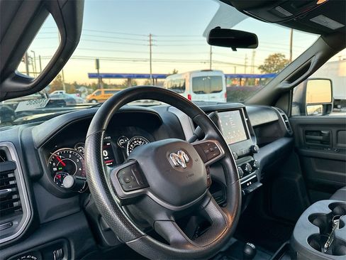 Used 2024 RAM 2500 Tradesman w/ Chrome Appearance Group image 10