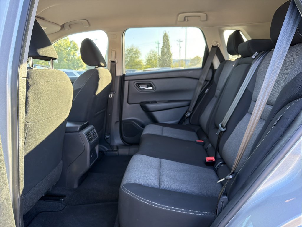 Used 2025 Nissan Rogue SV AWD/4WD image 13