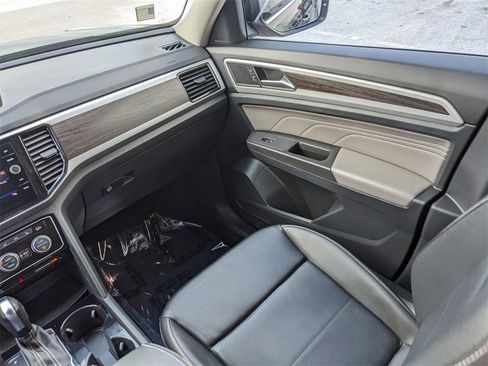 Certified 2023 Volkswagen Atlas SE w/ Panoramic Sunroof Package image 18