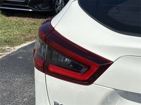 Certified 2021 Nissan Rogue Sport SV image 14