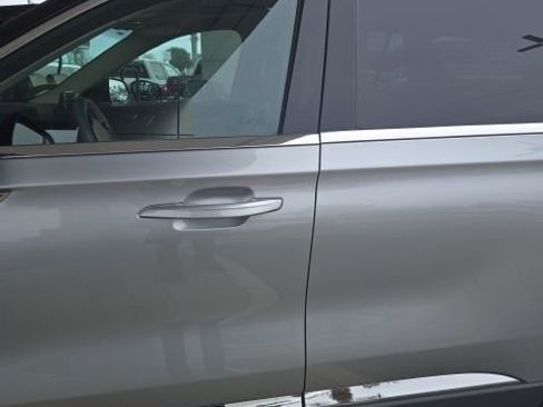 Used 2023 Lincoln Aviator AWD w/ Premium Package image 8